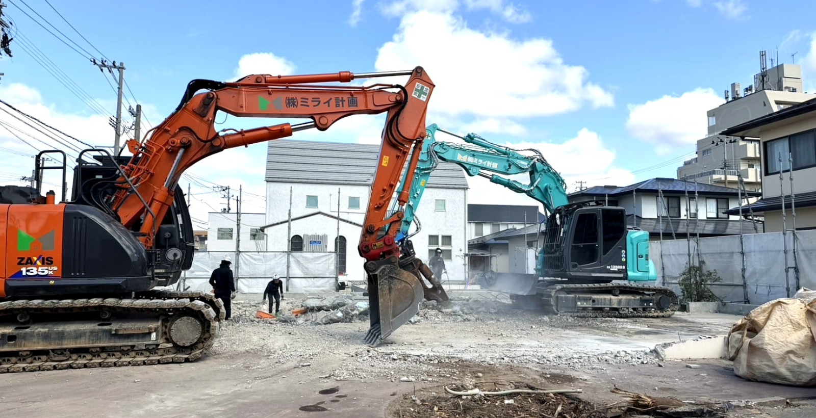 解体工事専門店ミライクリーンのスタッフ集合写真